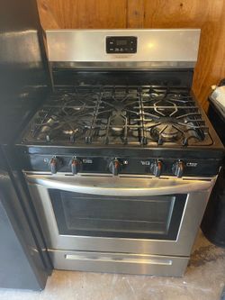Gas stove Delivery and installation available all areas  3 months warranty