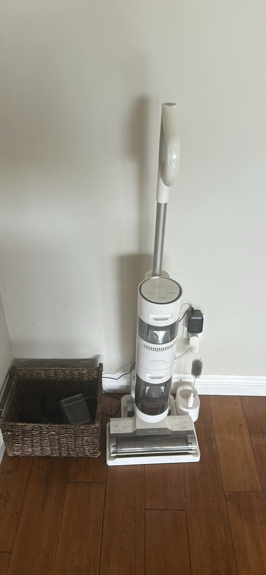 Dreame Vacuum and Hardwood Wash Machine