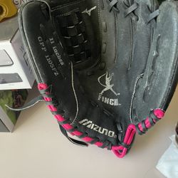 Mizuno Girl Baseball Glove 
