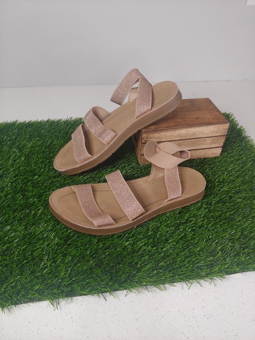 kids/girls - Madden Girl rose gold ankle strap sandals. size 4. used