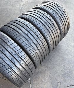 255/45/20 Goodyear 📍📍 Vendo un set de llantas con 80% de vida las 4 📍🌟
