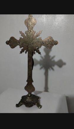METAL CRUCIFIX 13"×8"