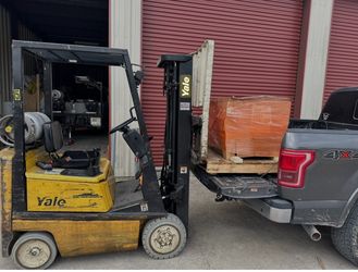 Yale fork lift-LOW HOURS