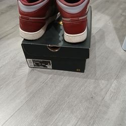 Air Jordan 1Mid 6Y