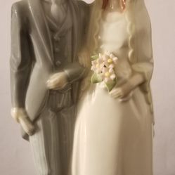 Bride and Groom statue by Nadal