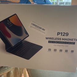iPad 12.9 Magnetic Keyboard 