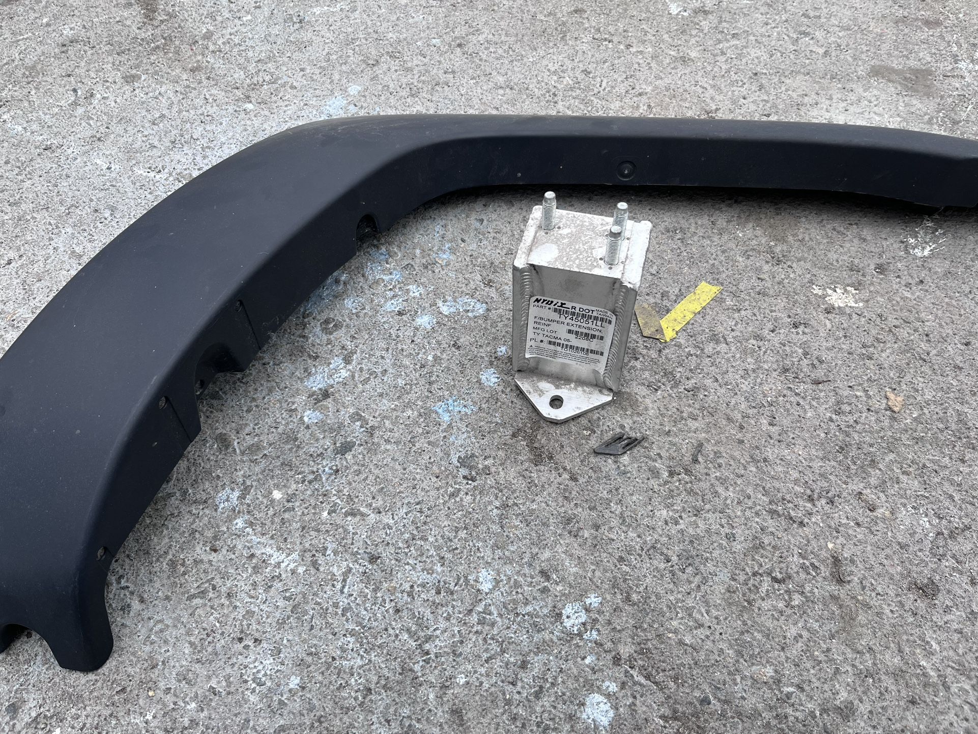  Toyota Tacoma  front bumper reinforcement extension bracket for a Toyota And Fender Flare 2005-2011  Passenger Side 