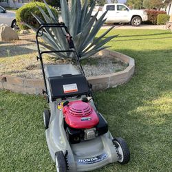Honda Harmony HRB 215 Self Propelled Lawn Mower