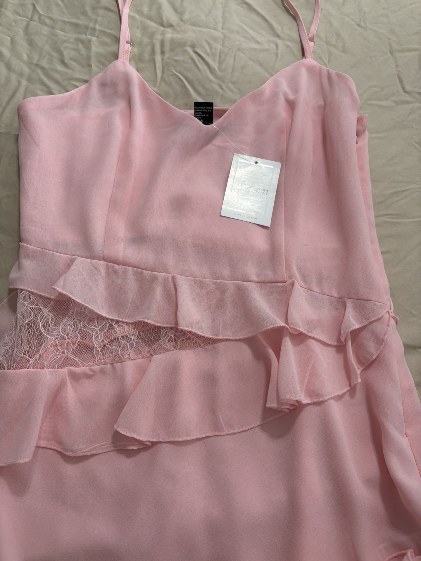 Pink Forever 21 lace dress size medium