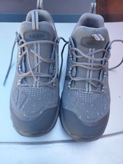 Women shoes size 9 1/2: used like new clean in good condition  new they cost $110 asking $40 cash pick up beaumont  ca