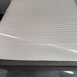 Queen Size Bed Mattress And Base. 