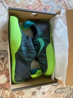Kids rock climbing shoes size 4