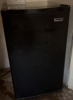 Magic chef mini fridge