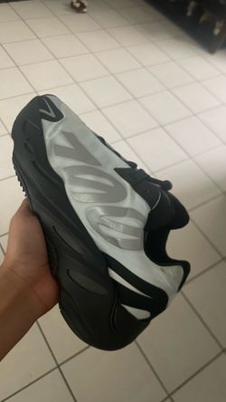 yeezys 700