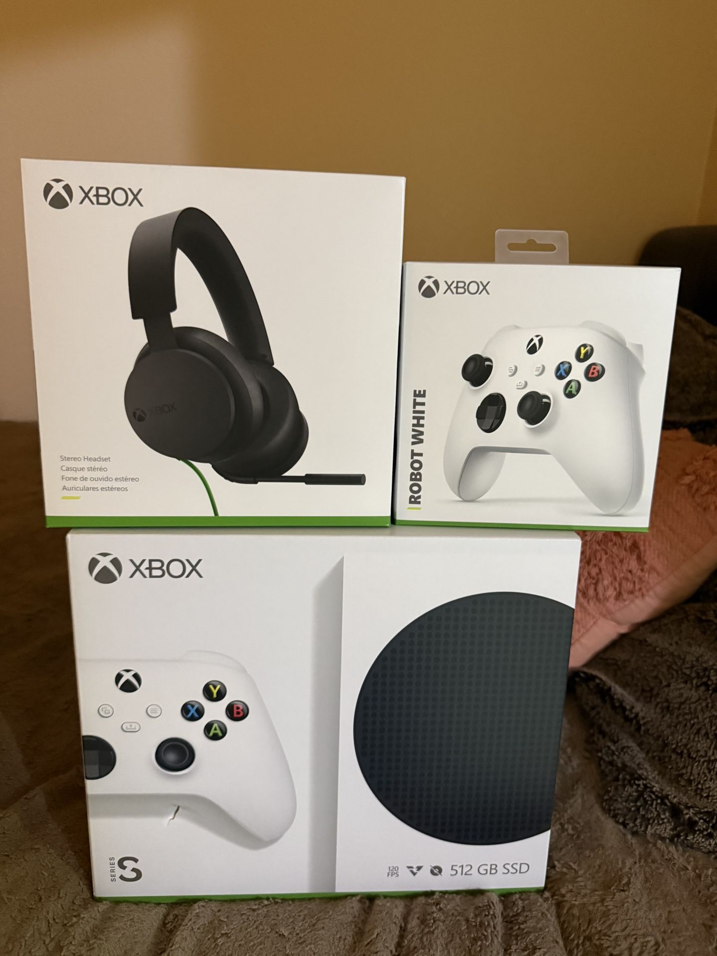 X Box Series S 512 GB SSD And Controller And Headset