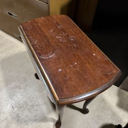 Hard Wood Round Table With Collapsible Wings 