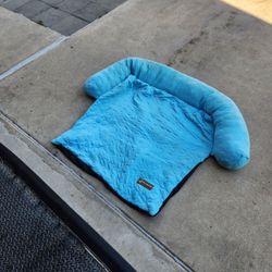 4' x 3' cozy decent little dog or cat sleeper