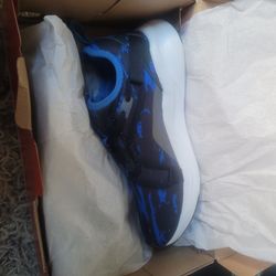 Junior Size 7 Puma Running Shoes