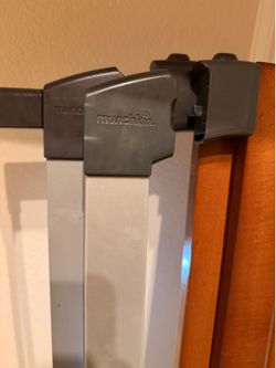 2 Munchkin Auto Close Pressure Mounted Baby Gate,