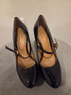 Calvin Klein patent leather Mary Jane pumps, size 5.5 US