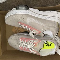 Women’s Size 9 Nikes