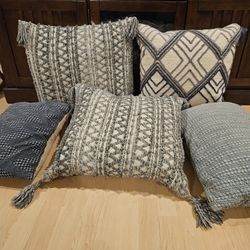 Decorative Throw Pilliows 