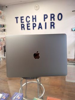 Macbook pro 2018,  i7, 256gb SSD, 16gb RAM