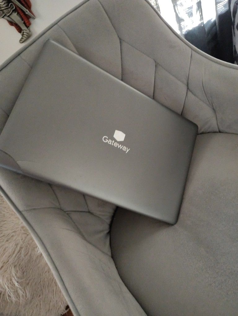 CHOCOLD GREY LAP TOP 15/ HALF WIDE