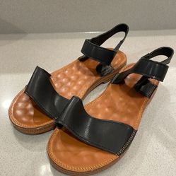 SHEIN Flat Sandal with Black Straps and Brown Sole NWT Never Worn Excellent Con… 