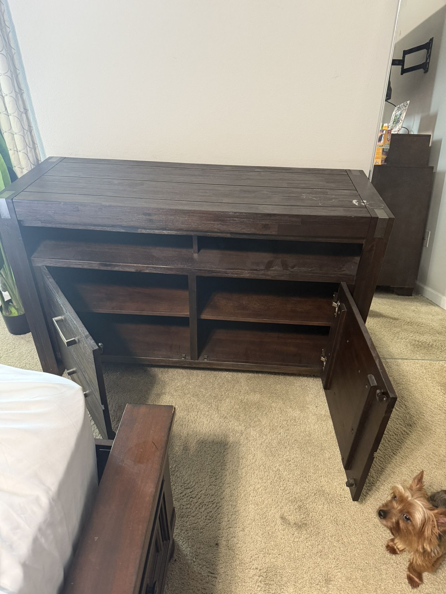 Tv console 