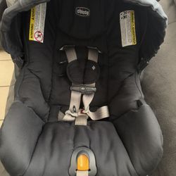 Chicco Infant Car Seat With Base 