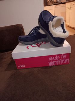 Women's ankle shoes