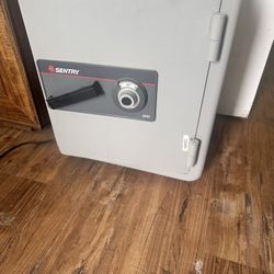 Sentry fire proof safe