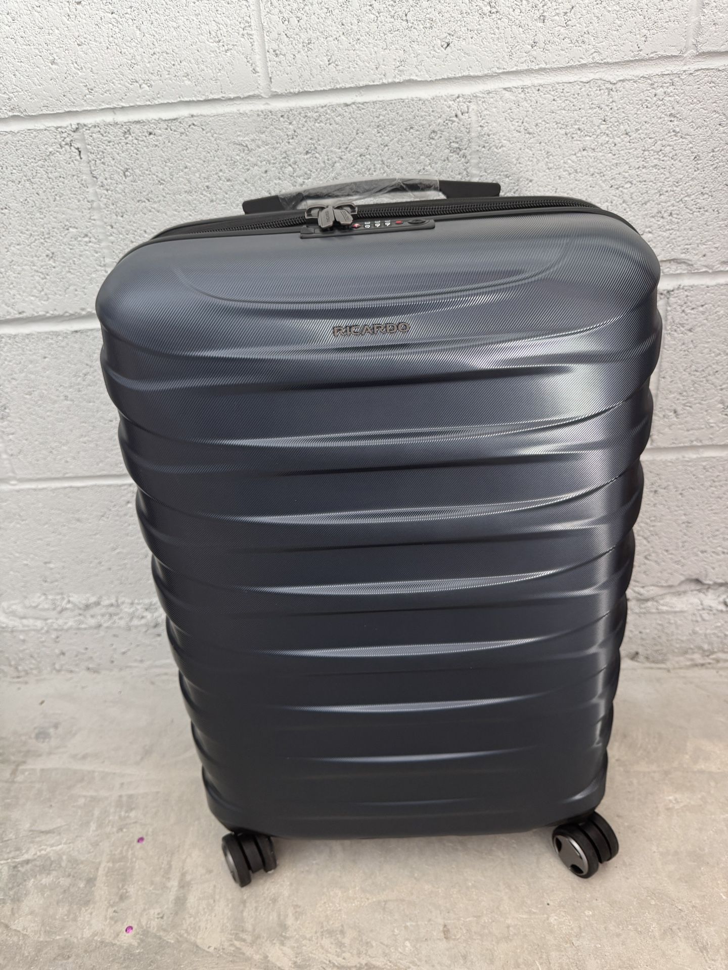 25" Ricardo Beverly Hills Hardside Lightweight Polycarbonate Check-In Luggage