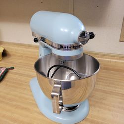 Kitchen Aid Deluxe Standing Mixer