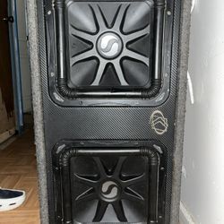 12” L5 Kickers subwoofer with amp & capacitor