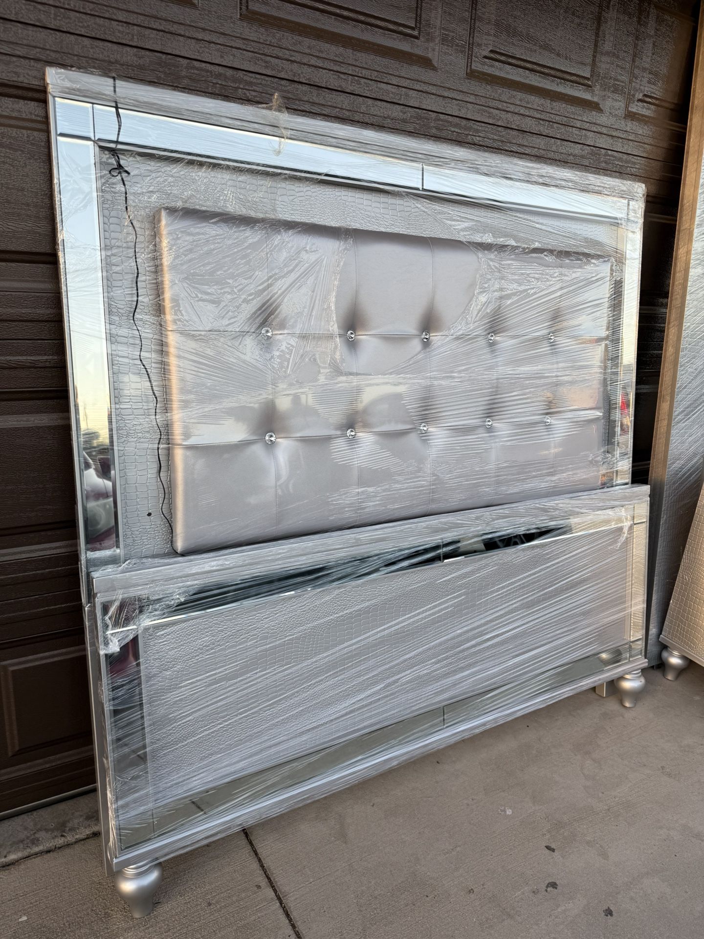 Queen Size Silver Valentino Diva Bed Set