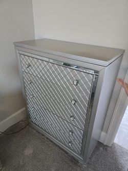 Mirrored 5-Drawer Chest Dresser