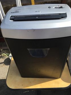 "Fellowes" paper shredder