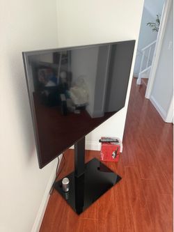 Samsung UN50JS7000 50" 4K Smart TV with Stand