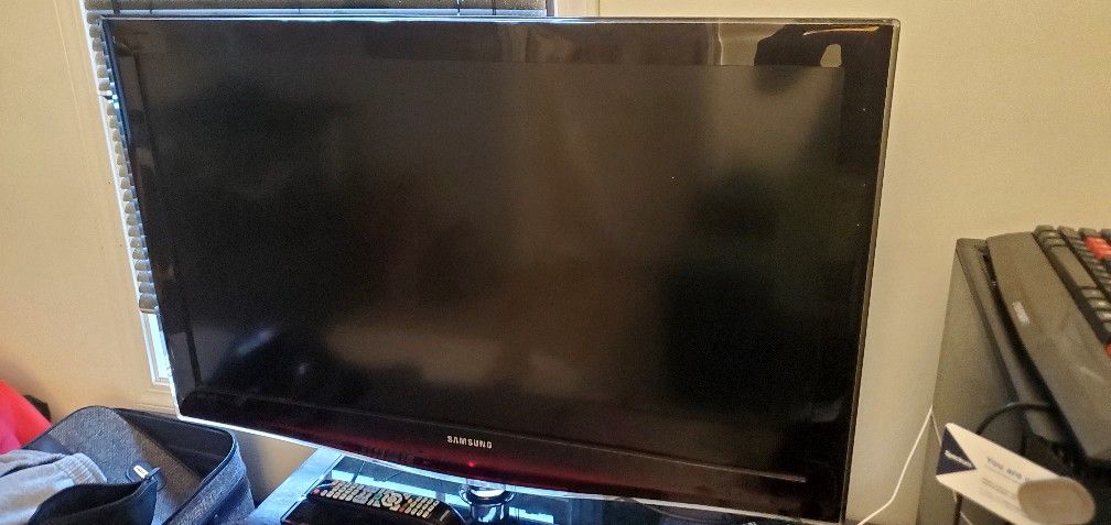 Flat Screen Samsung 40" TV