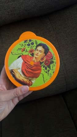 Tupperware frida nice snack container new