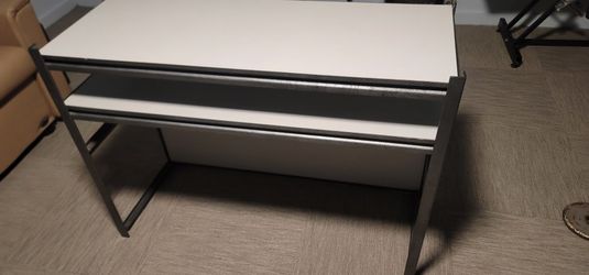 Adjustable shelf