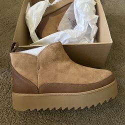 Uggs Size 8 (NEW)