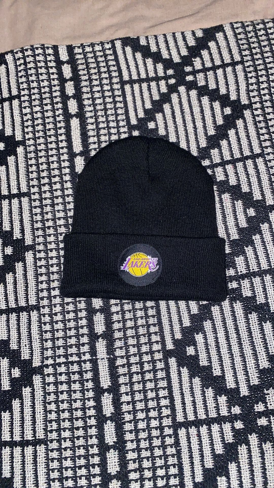LOS ANGELES LAKERS BLACK BEANIE LEBRON LUKA