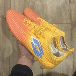 Soccer shoes