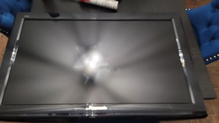 Panasonic TV w/Remote 31"