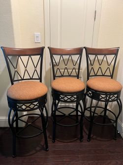 3 SWIVEL BARSTOOL