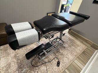 Lloyd Chiropractic table