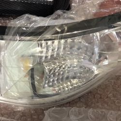 HeadlightsDepot Chrome Housing Halogen Headlight Compatible With Toyota Highlander 2008-2010 